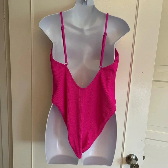 Good  American Size 5/6/2XL/ 3XL Hawaiian Pink Always Fits
One Piece Swimsuit. - Picture 5 of 11